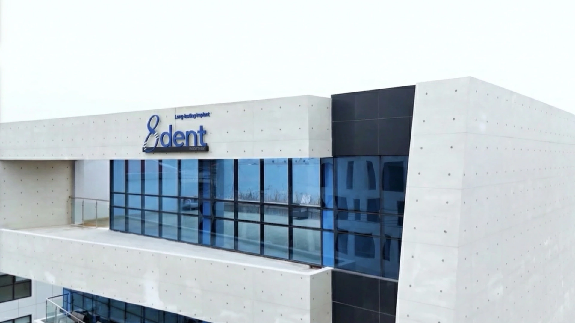 Фасад исследовательского центра 8dent